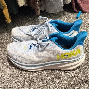 Hoka Women’s Clifton9 Sneakers *Like New*